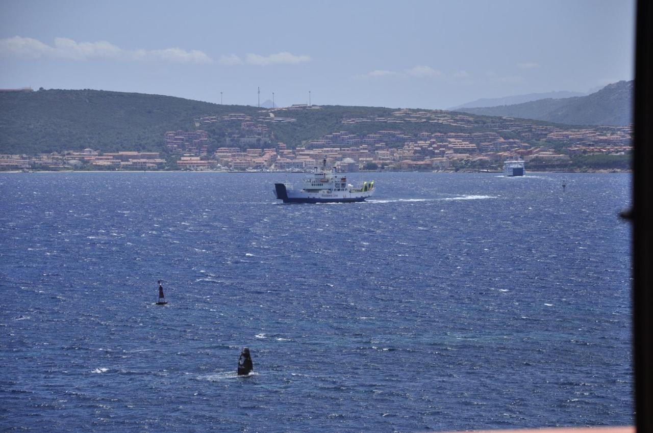 Appartamentino Panoramico...Con Finestra Sul Mare! La Maddalena  Luaran gambar