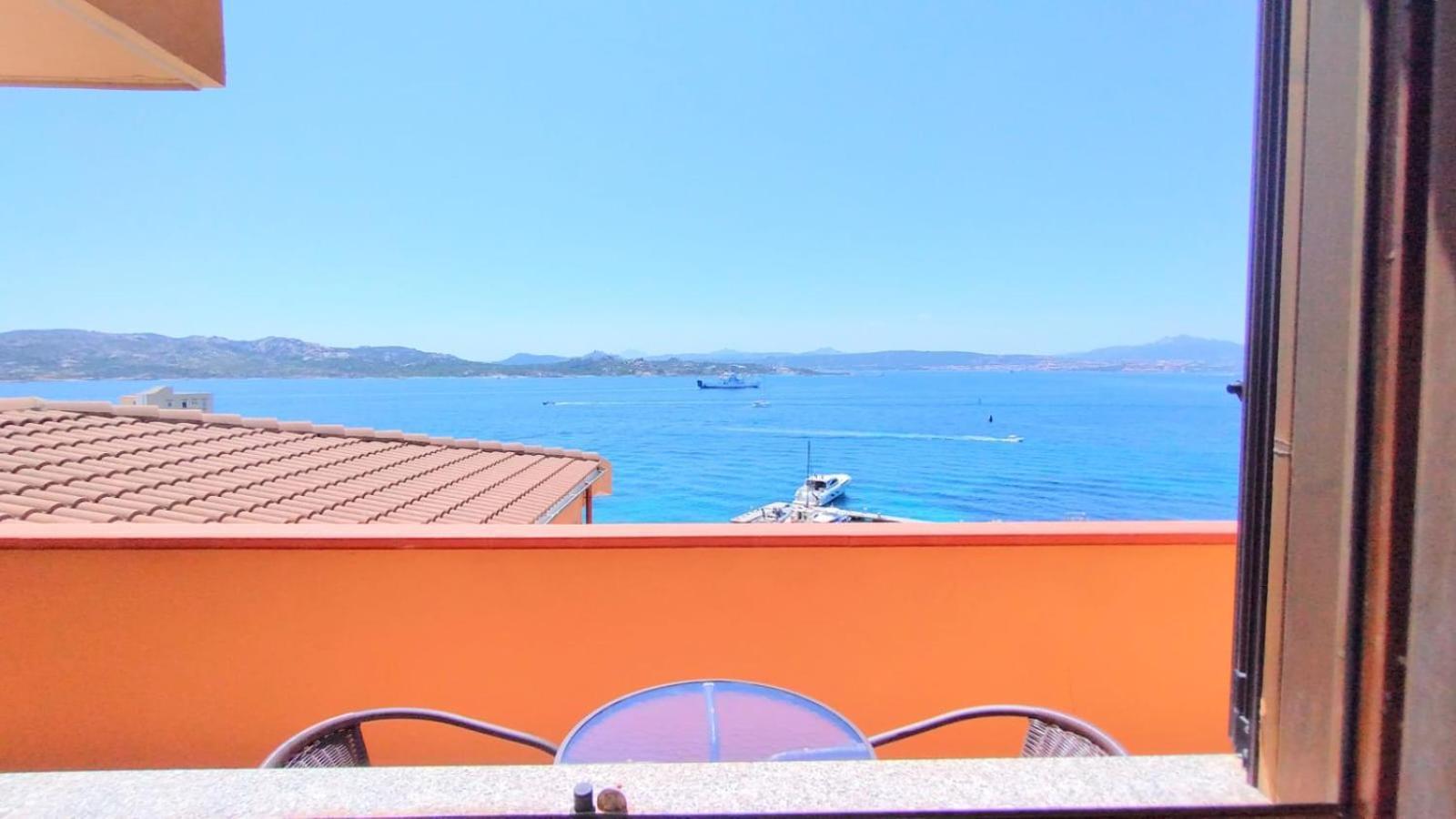 Appartamentino Panoramico...Con Finestra Sul Mare! La Maddalena  Luaran gambar