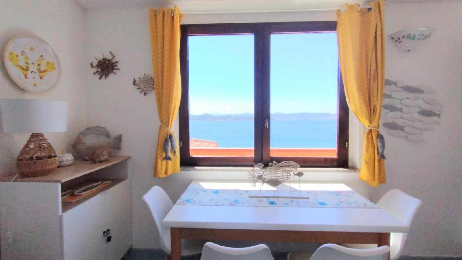 Appartamentino Panoramico...Con Finestra Sul Mare! La Maddalena  Luaran gambar